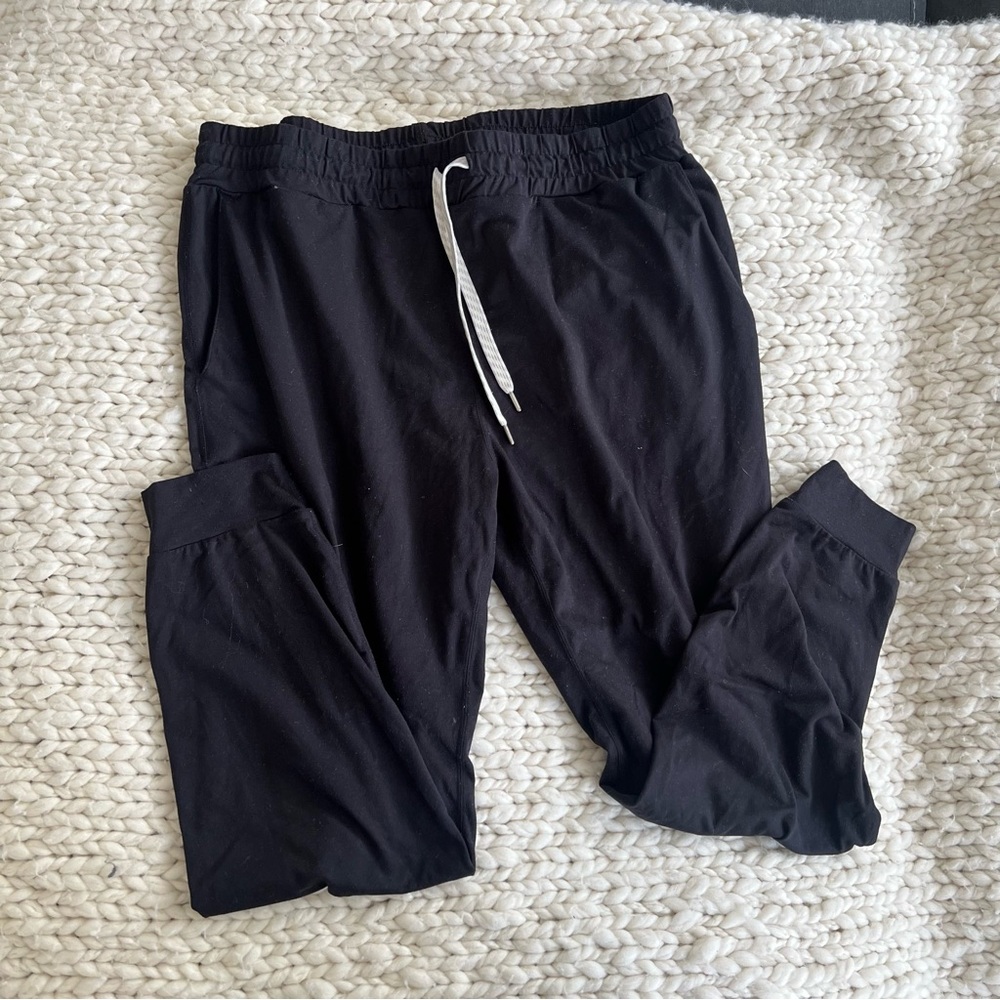 Vuori jogger sweats